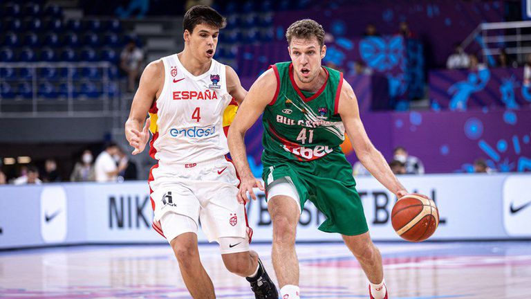 Звездата на българския баскетбол Александър Везенков попадна сред петимата най-добре