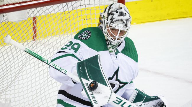 Далас продължи договора на титулярния си вратар