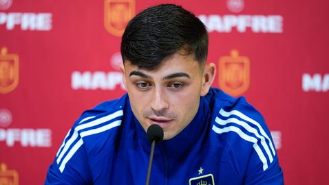 Педри: В съблекалнята на Барселона не говорим за "Златната топка"