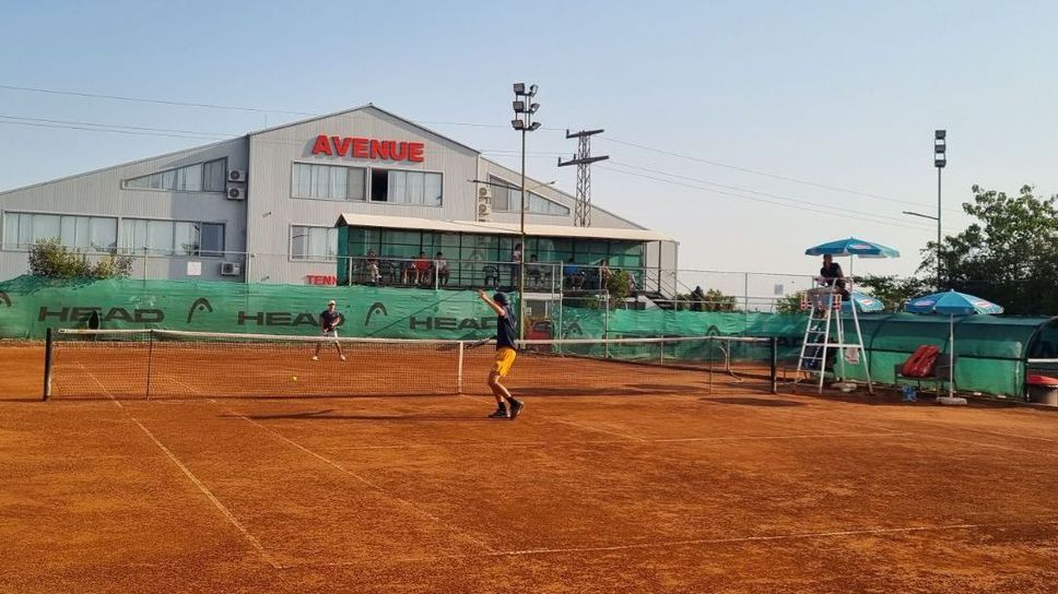 31 български тенисисти 17 юноши 14 девойки ще играят във