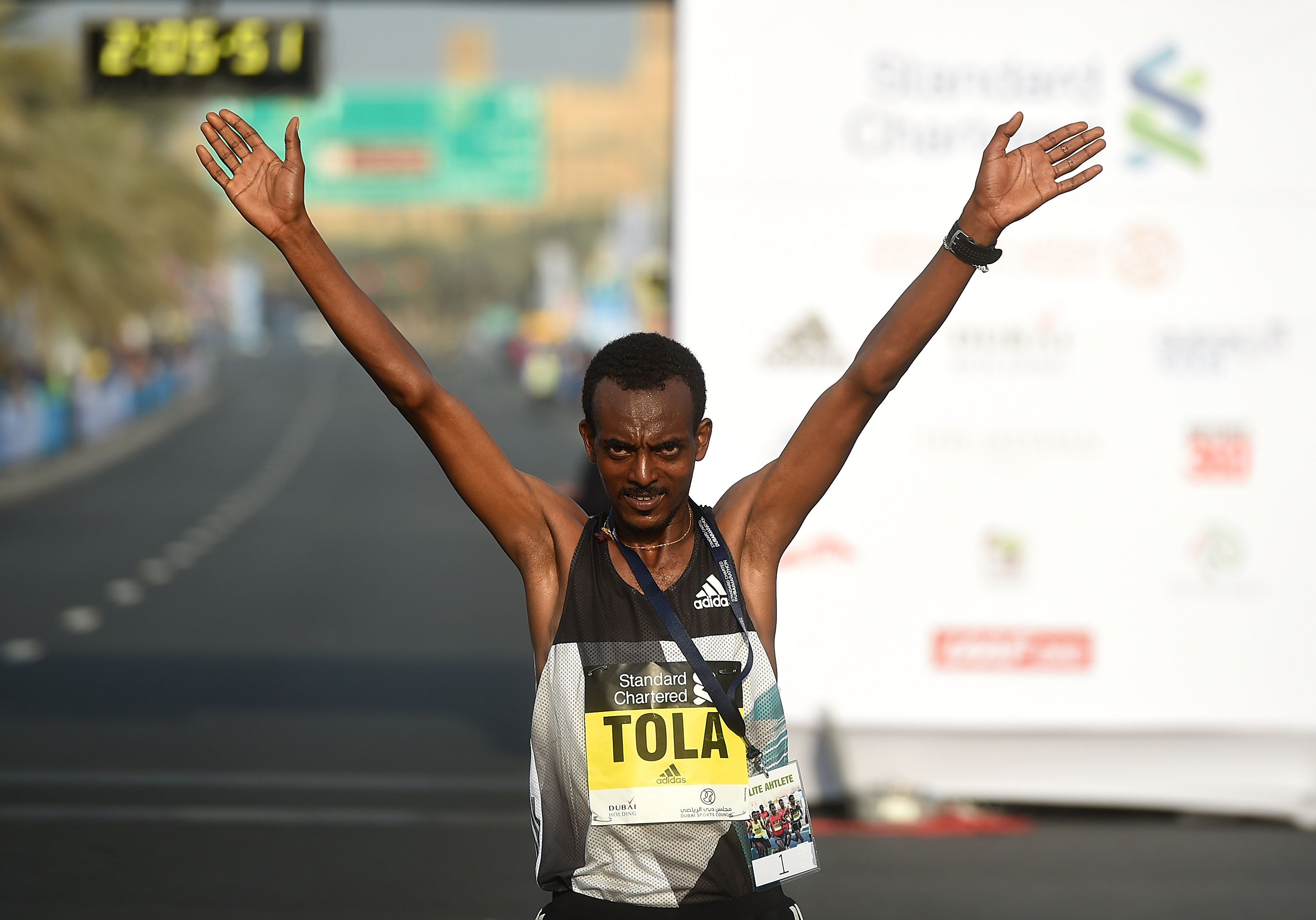 Tola, Gebresilase and Korir attack the record for the marathon in Amsterdam thumbnail