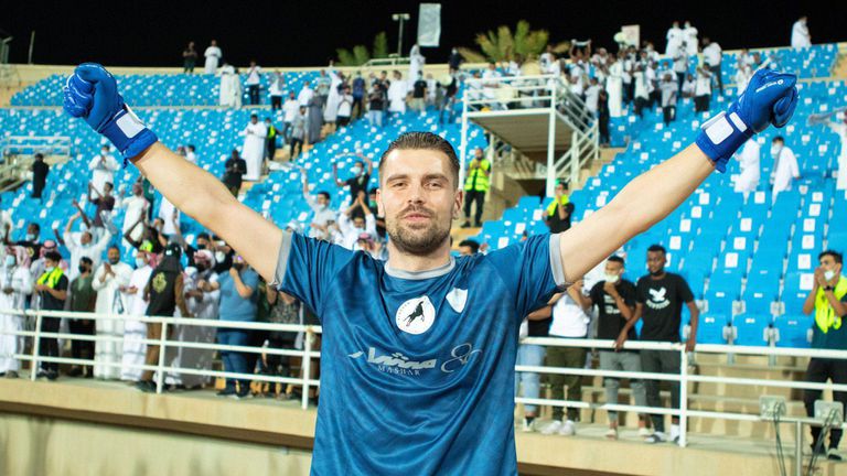  Победа и нов мощен мач за Мартин Луков 