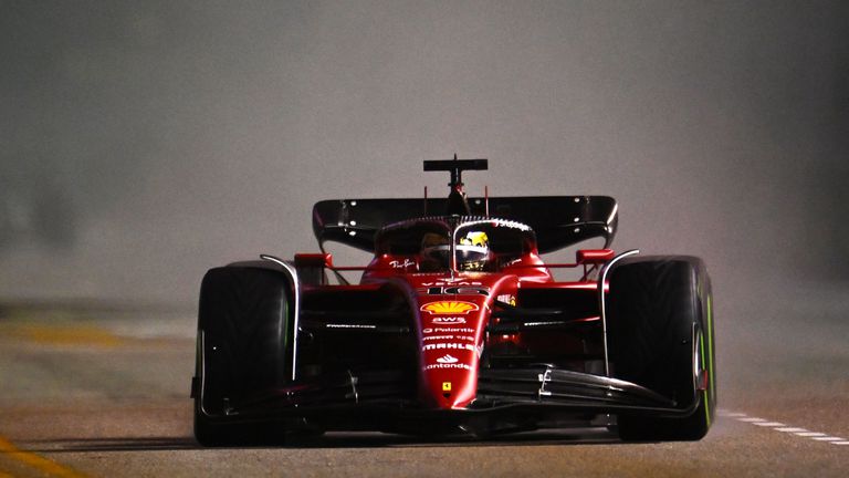 Гран При на Сингапур: Перес поведе на старта, Верстапен загуби позиции (следете на живо)