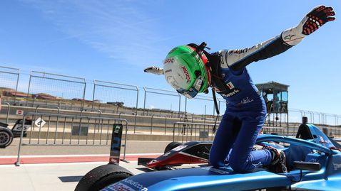  Никола Цолов завоюва купата в испанската Формула 4 