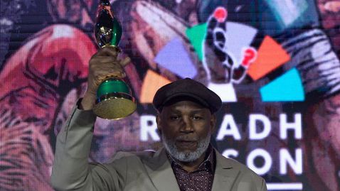  Ленъкс Люис към Александър Усик: Оттегли се на върха, както направих аз 