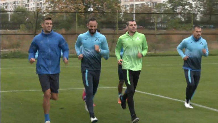 Левски тренира с малка група по време на паузата за национални отбори