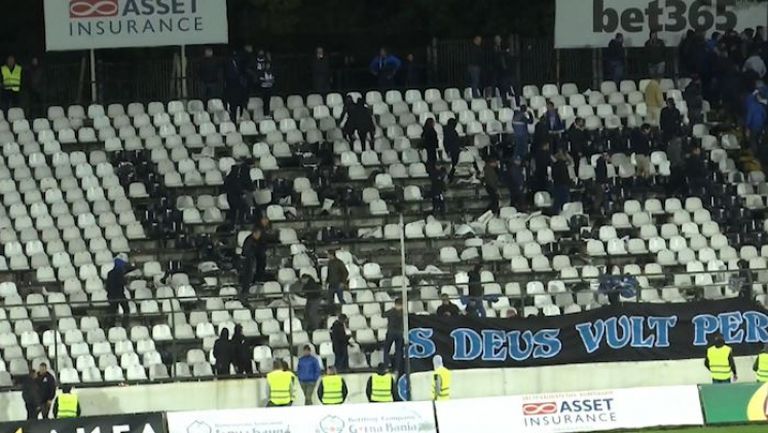 Десетки изпочупени седалки на стадиона на Славия в сектора на левскарите