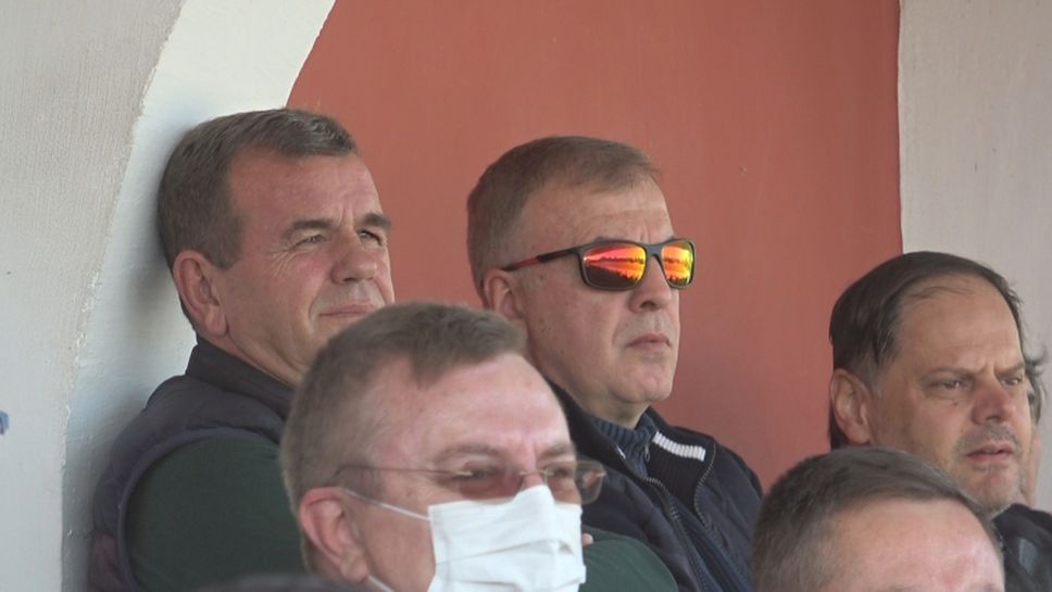 Сираков и Гетов в ложата на стадиона в Червен бряг