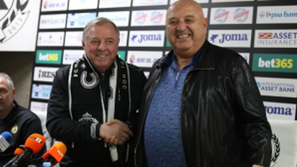 Представяне на Александър Тарханов като треньор на Славия