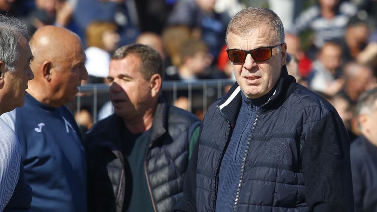 Мажоритарният собственик на ПФК Левски Наско Сираков се преклони пред