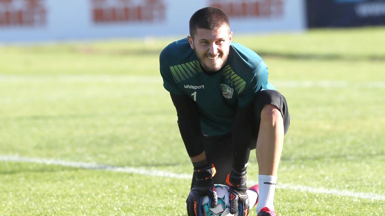  Християн Василев може да размени Иван Караджов в Арда 