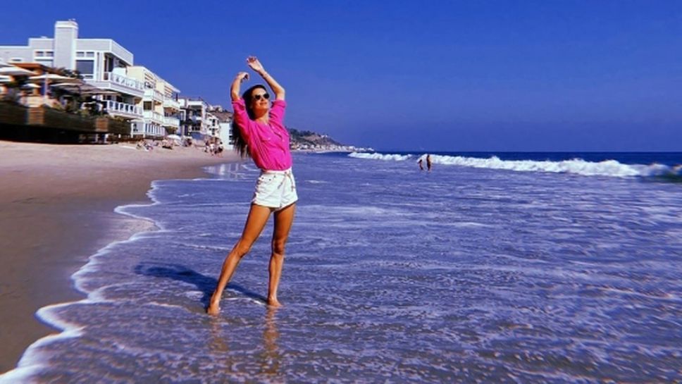 Лятото още не е свършило за Алесандра Амброзио (снимки)