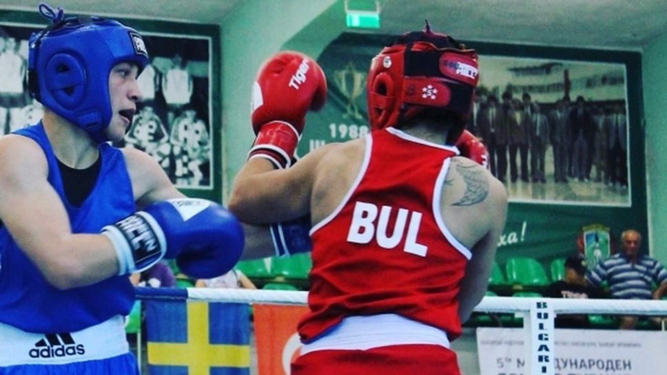 Жените на лагер преди турнира "Балкан", младежите заминаха за Суботица