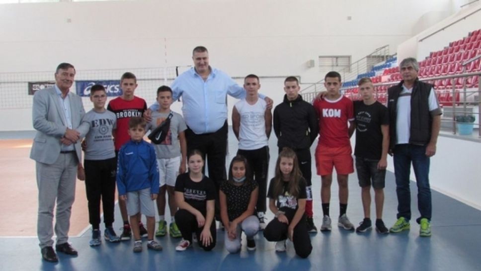 Любо Ганев инспектира волейбола в Белоградчик