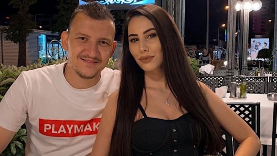 Гаджето на Неделев с трогателно любовно послание за четвъртата им годишнина