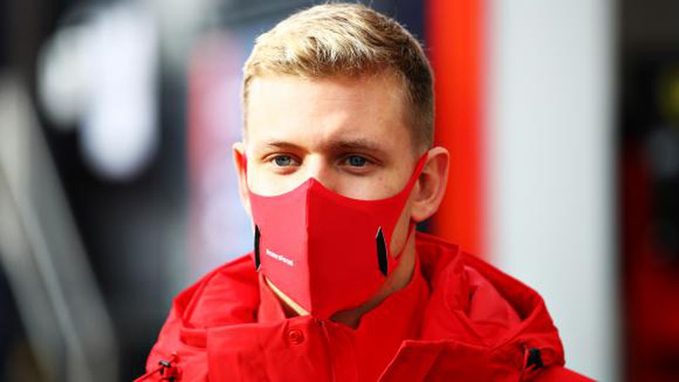 Шумахер ще трябва да почака до ГП на Абу Даби за своя дебют