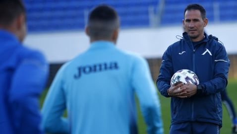 Левски тренира преди мача с Партизан, Стаси участва в заниманието (видео)