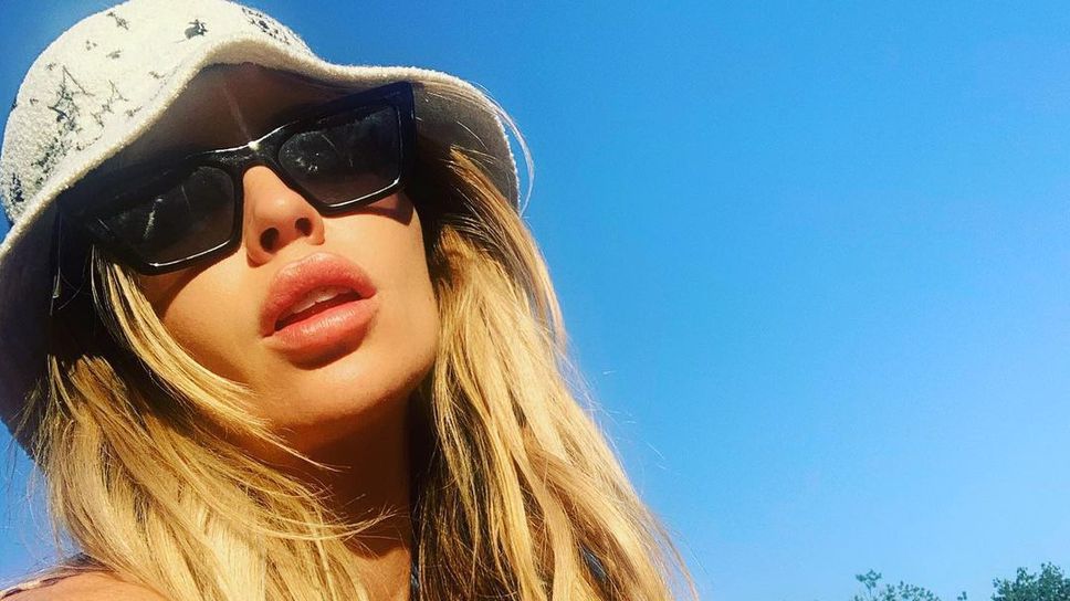 Аби Кланси напомни за себе си от плажа