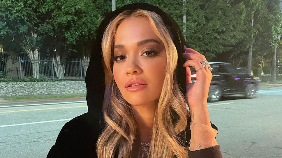 Рита Ора остави малко на фантазията