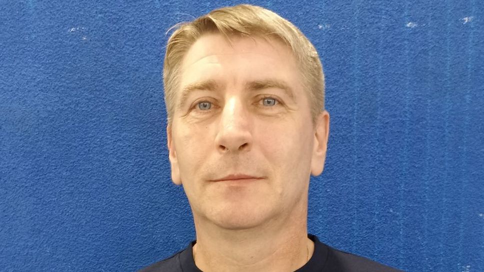 Руснак пое женския ни национален отбор по водна топка