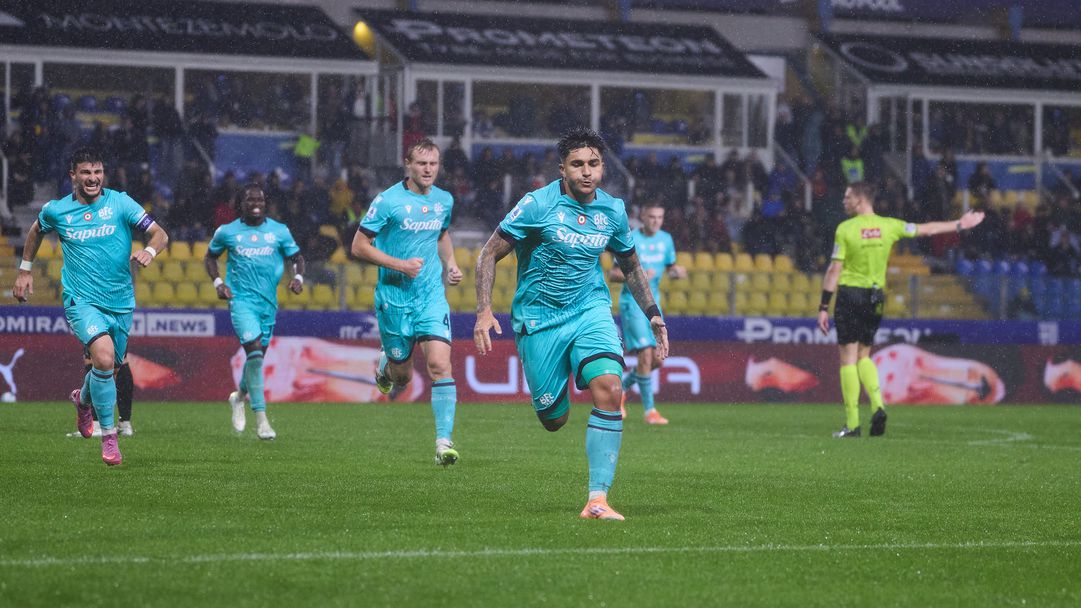 Парма стартира със светкавичен гол в дербито, след което всичко се обърка