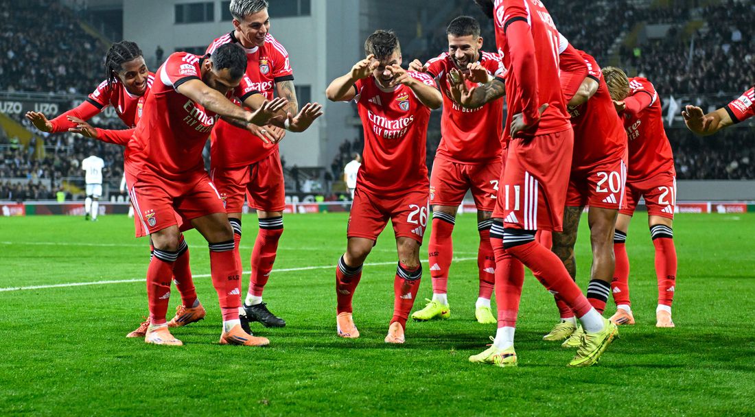 Бенфика писа “тройка” на Гимараеш и продължи гонитбата за титлата