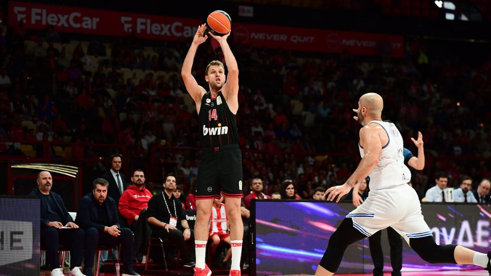 Страхотен Везенков изведе Олимпиакос до нов успех в Пирея