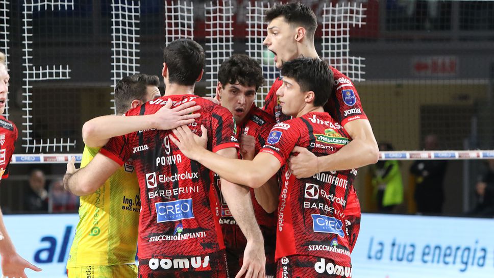 Националът Александър Николов и неговият Кучине Лубе Чивитанова записаха втора