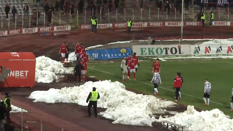 Играчите на ЦСКА - София поздравиха феновете си след победата над Локо (Сф)