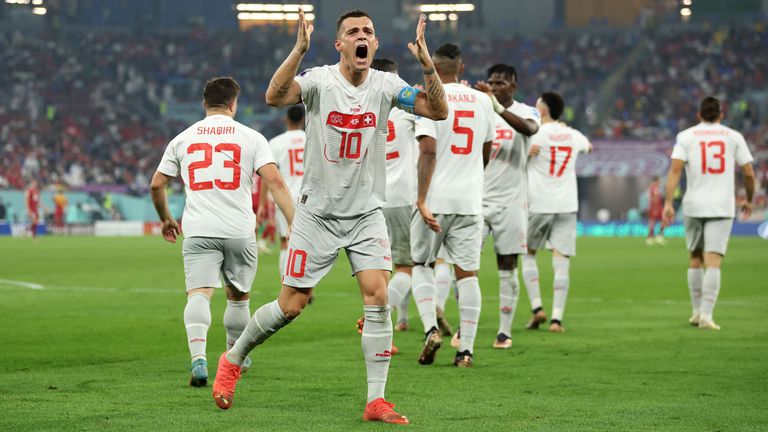 Драма с 5 гола и два обрата пратиха Швейцария на 1/8 финал, докато Сърбия остана на дъното в групата