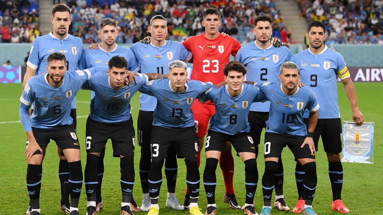 Четирима играчи на Уругвай бяха обвинени в непристойно поведение от