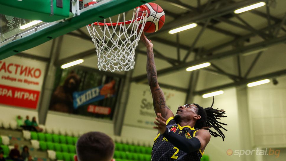 Антонио Бъркс: Опитвам се да помагам на отбора, независимо дали влизам от пейката или като титуляр