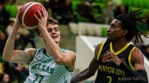  Нелеп завършек на мача в Перник, прекратиха срещата секунди преди края 