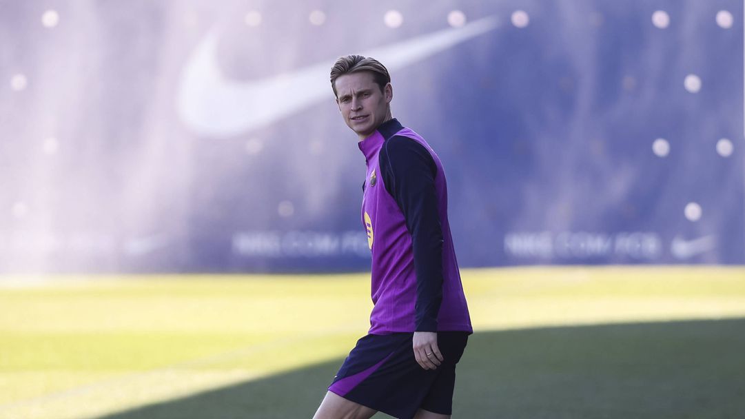 Де Йонг отпадна за мача с Атлетико