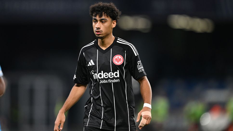 Барселона и Манчестър Юнайтед в битка за защитник на Айнтрахт