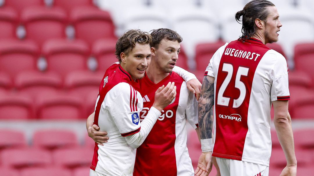 Аякс взе първа победа от над месец насам в доиграния мач на празни трибуни с Грьонинген
