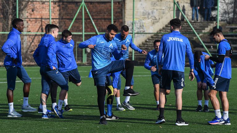 Левски започна 2022 година без новите попълнения, Георги Миланов все още не е готов