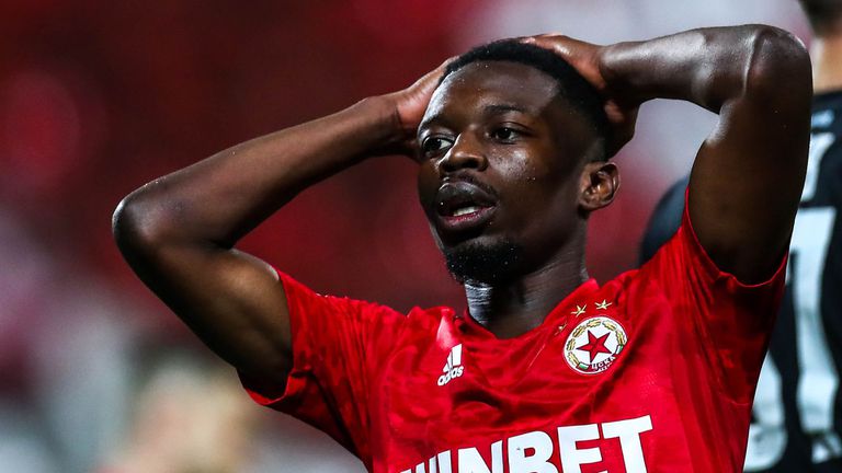  Брадли Мазику държи в шах “червените ” 