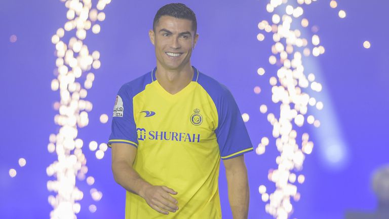 Кристиано Роналдо допусна гаф при официалното си представяне като футболист
