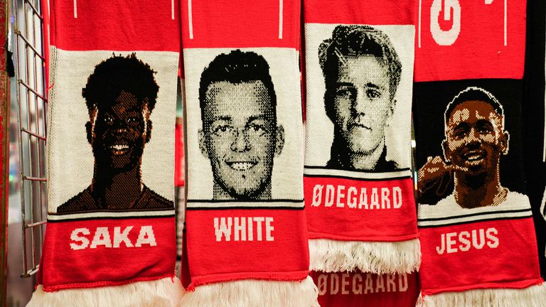 Първият и третият във временното класиране на Премиър лийг