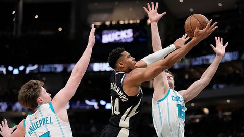 Янис Адетокунбо изведе Милуоки до драматичен успех срещу Шарлът