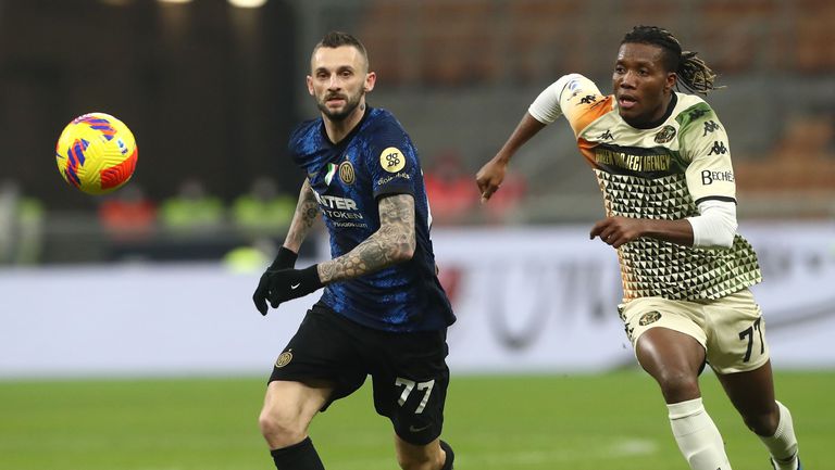  Барселона с по-добра оферта от Интер към Брозович, чака се решението на играча 