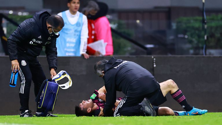  Наполи остава без Лосано за два месеца 