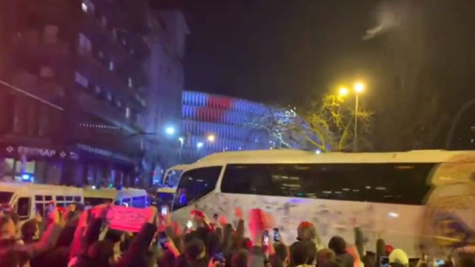 Фенове на Атлетик Билбао замеряха с предмети автобуса на Реал Мадрид