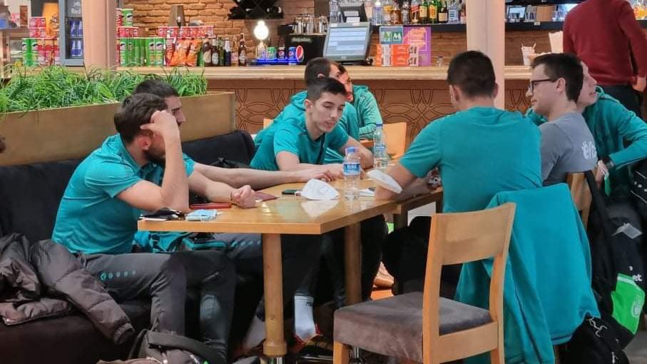 Лошото време блокира Хебър на летището в Анталия