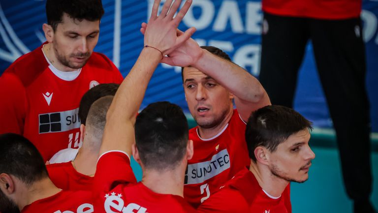 Волейболният отбор на ЦСКА излезе временно начело в класирането на
