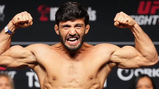 Царукян и Хукър оглавяват UFC Катар