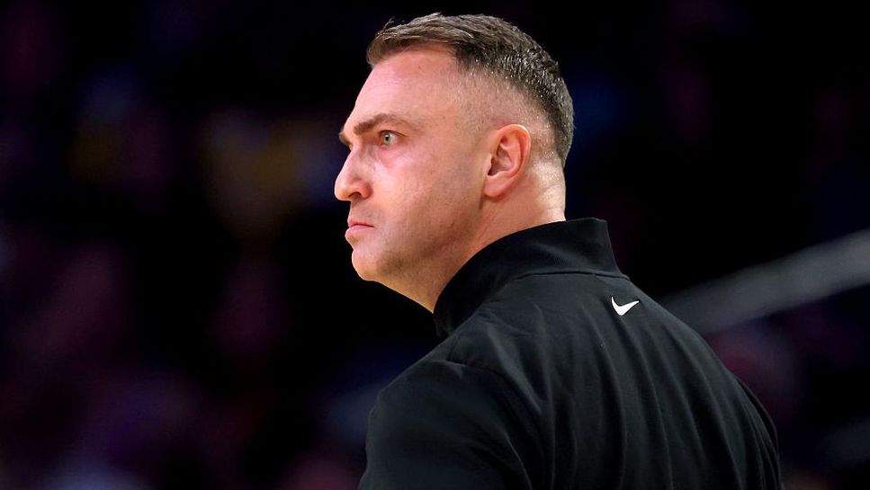 Старши треньорът на Торонто Раптърс Дарко Раякович и неговият щаб