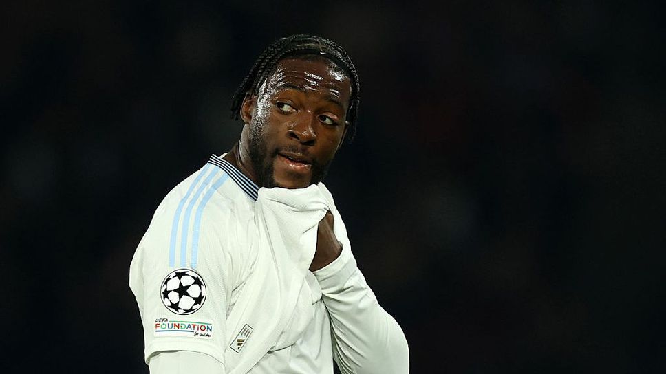 От Уест Хам официално обявиха привличането на АлексДисаси Френският бранител