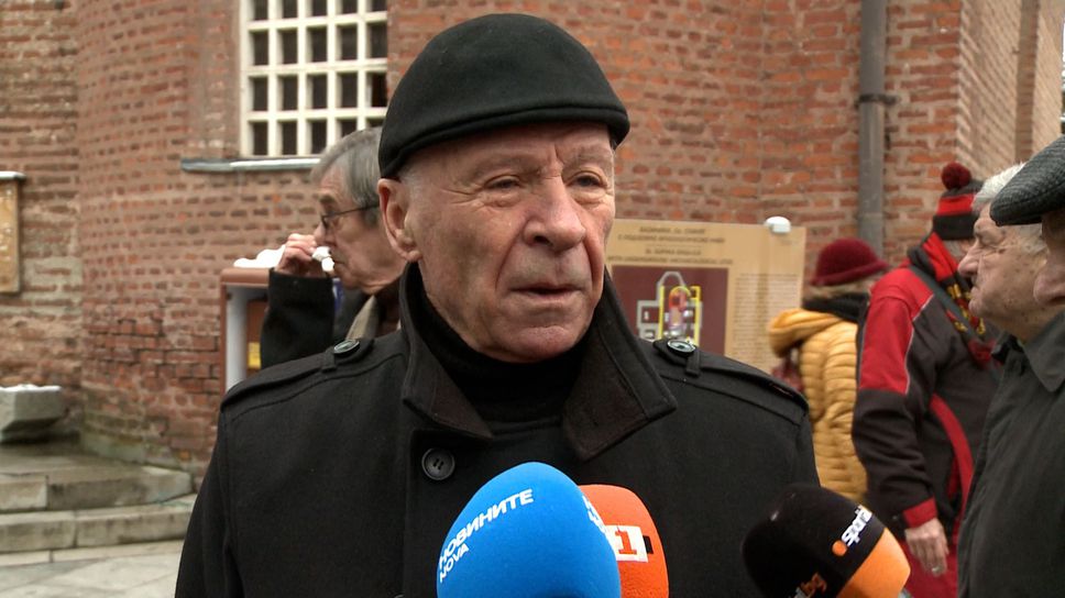 Бившият национален селекционер Борис Ангелов даде мнение на поклонението пред